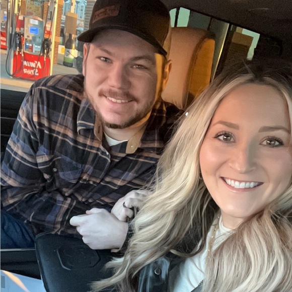 Meet your Posher, Sierra - Picture 1 of 1